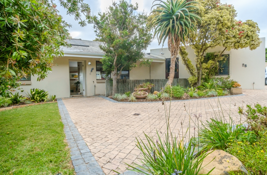 4 Bedroom Property for Sale in Lake Michelle Western Cape